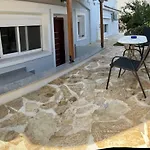 Kontis' Luxury Detached House Near The Sea *