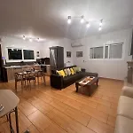 Kontis' Luxury Detached House Near The Sea *