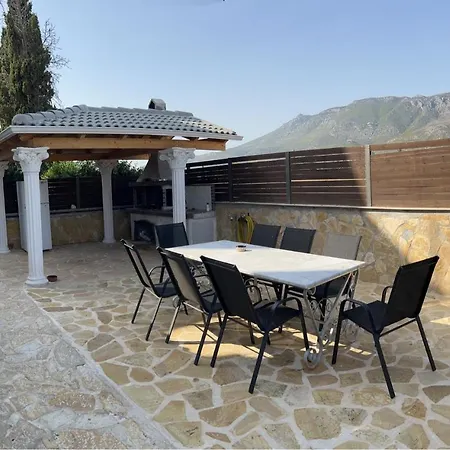 Kontis' Luxury Detached House Near The Sea * Loutráki