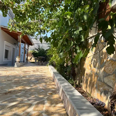 펜션 Kontis' Luxury Detached House Near The Sea