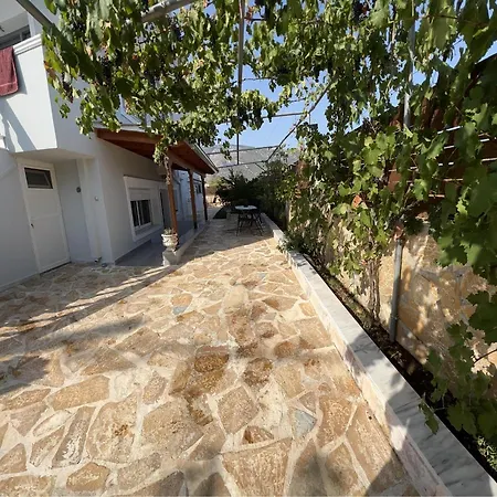 Kontis' Luxury Detached House Near The Sea ルートラキ
