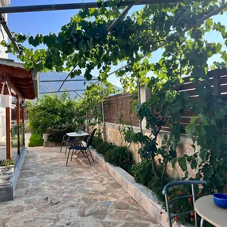 Kontis' Luxury Detached House Near The Sea 路特奇