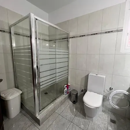 Kontis' Luxury Detached House Near The Sea * Loutráki