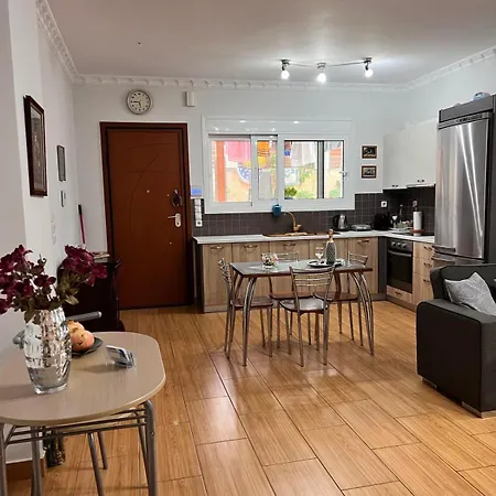 Kontis' Luxury Detached House Near The Sea 路特奇