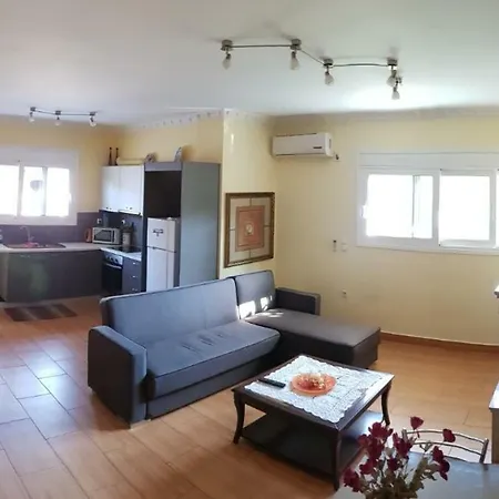 Kontis' Luxury Detached House Near The Sea 度假居 路特奇