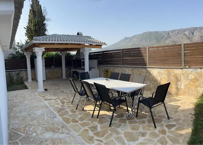 Kontis' Luxury Detached House Near The Sea * Loutráki