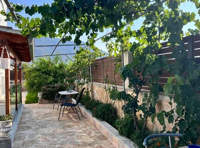 Kontis' Luxury Detached House Near The Sea ルートラキ