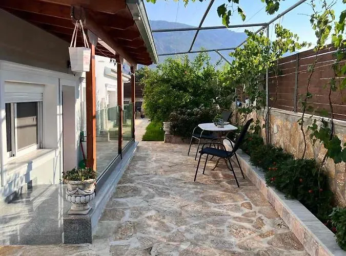 Kontis' Luxury Detached House Near The Sea *