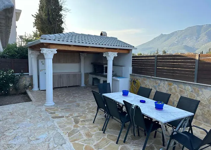 別荘 Kontis' Luxury Detached House Near The Sea ルートラキ