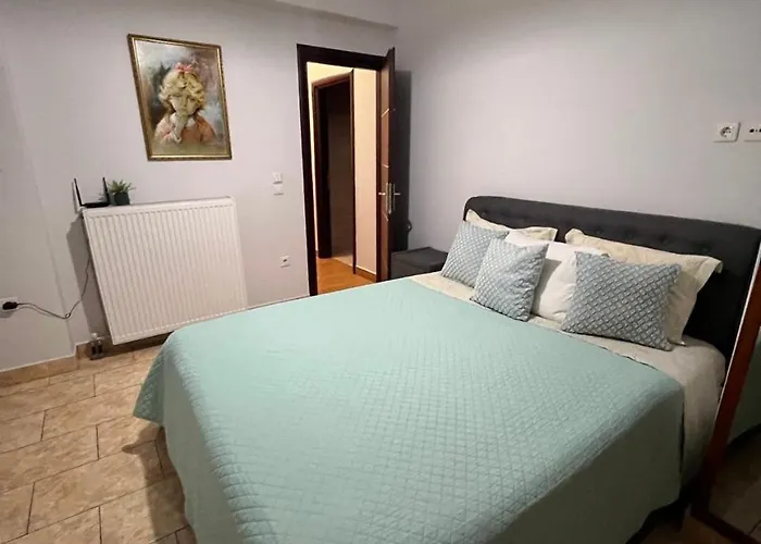 Kontis' Luxury Detached House Near The Sea 펜션 루트라키