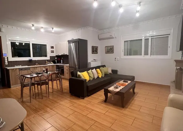 Kontis' Luxury Detached House Near The Sea *