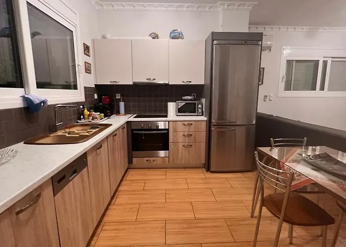 Kontis' Luxury Detached House Near The Sea * 루트라키