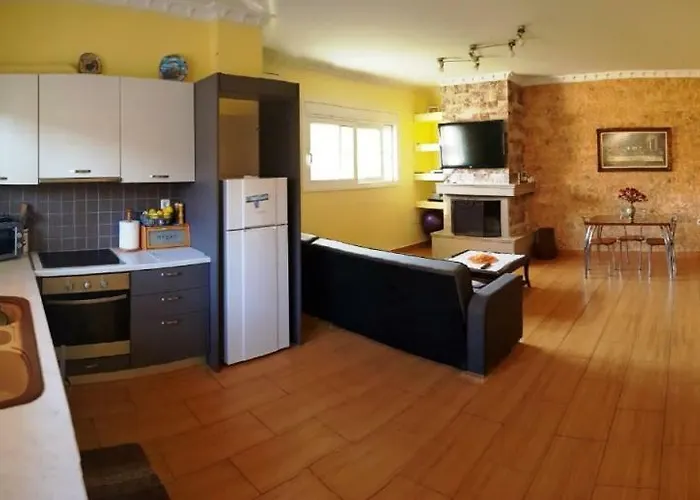 Kontis' Luxury Detached House Near The Sea 펜션 루트라키